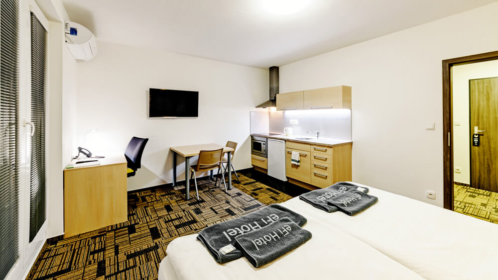 Habitaciones efi hotel brno Comedor y cocina americana